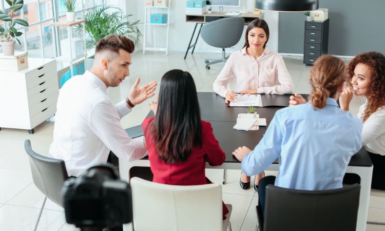 Descubre qué es la especialidad de recursos humanos, qué hace un especialista, cuáles son sus áreas principales y qué estudiar.